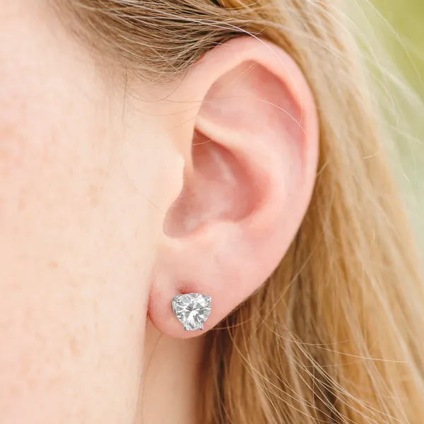 Heart Four-Prong Basket Stud