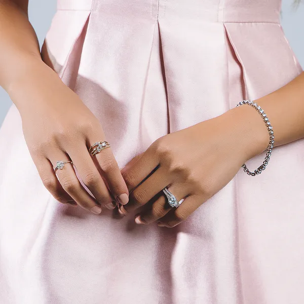 Round Brilliant Lillian Signature Ring